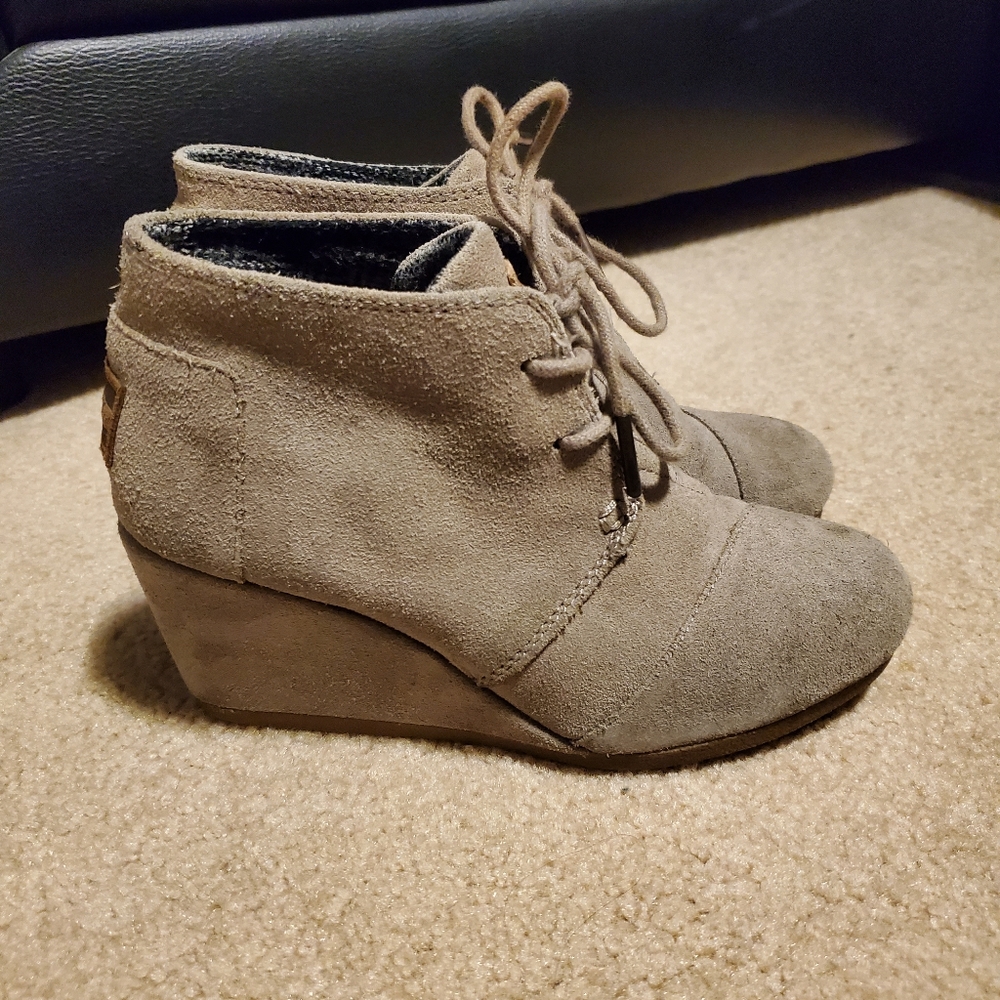 Toms Desert Taupe Kala Wedge Bootie sz 5.5